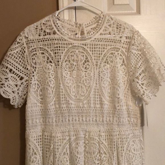 White lace dress - Picture 2 of 5